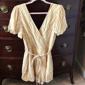 Yellow tie-waist romper sz XL